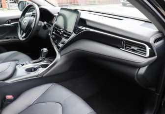 Подержанный автомобиль Toyota Camry Sedan 2022 года (8 фото)