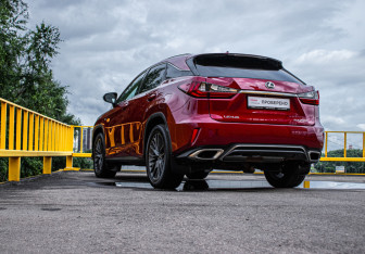 Подержанный автомобиль Lexus RX 2015 года (6 фото)