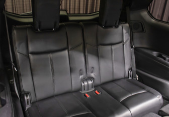 Подержанный автомобиль Nissan Pathfinder 2016 года (12 фото)