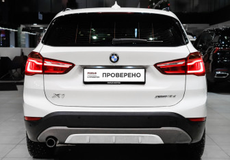 Подержанный автомобиль BMW X1 2018 года (5 фото)