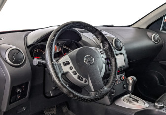 Подержанный автомобиль Nissan Qashqai 2008 года (15 фото)