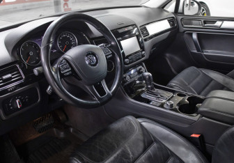 Подержанный автомобиль Volkswagen Touareg 2011 года (16 фото)