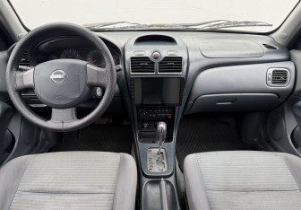 Подержанный автомобиль Nissan Almera Classic 2007 года (12 фото)