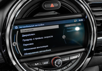 Подержанный автомобиль MINI Clubman Wagon 2020 года (19 фото)