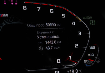 Подержанный автомобиль BMW X5 M 2022 года (11 фото)