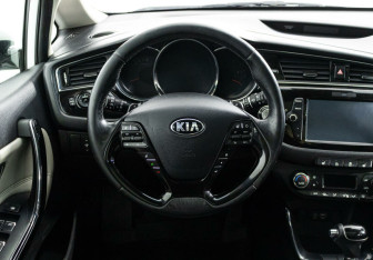 Подержанный автомобиль Kia Ceed Hatchback 2018 года (13 фото)