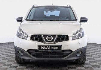 Подержанный автомобиль Nissan Qashqai 2013 года (2 фото)