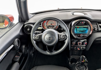 Подержанный автомобиль MINI Hatch 2019 года (21 фото)