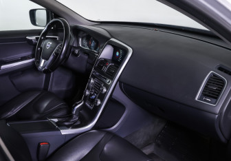 Подержанный автомобиль Volvo XC60 2015 года (10 фото)