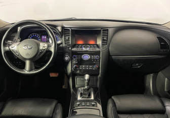 Подержанный автомобиль Infiniti FX 2013 года (12 фото)