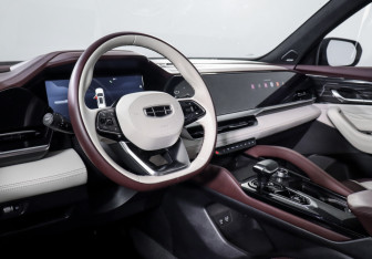 Подержанный автомобиль Geely Monjaro 2023 года (14 фото)