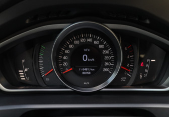 Подержанный автомобиль Volvo V40 Hatchback 2014 года (14 фото)