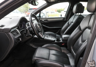 Подержанный автомобиль Porsche Macan 2017 года (15 фото)