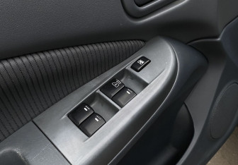 Подержанный автомобиль Nissan Almera Classic 2006 года (16 фото)