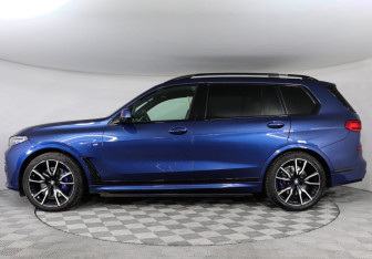 Подержанный автомобиль BMW X7 2021 года (5 фото)