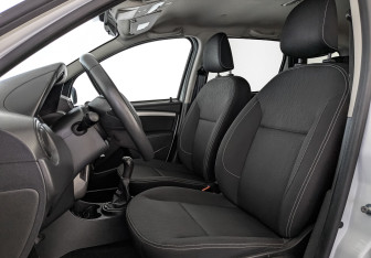 Подержанный автомобиль Nissan Terrano 2021 года (19 фото)