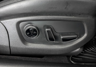 Подержанный автомобиль Genesis G70 2018 года (30 фото)