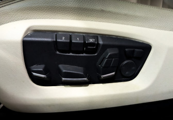 Подержанный автомобиль BMW X5 2015 года (21 фото)