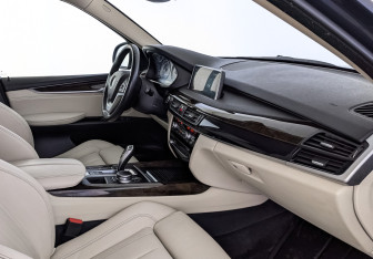 Подержанный автомобиль BMW X5 2017 года (13 фото)