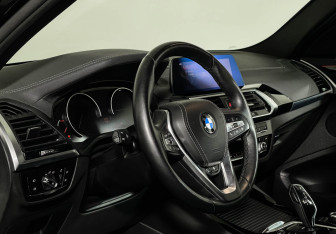 Подержанный автомобиль BMW X3 2020 года (12 фото)