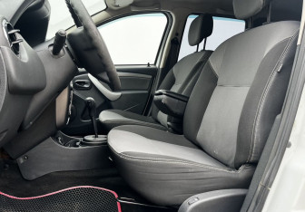 Подержанный автомобиль Renault Duster 2014 года (10 фото)