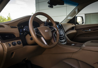 Подержанный автомобиль Cadillac Escalade Suv 2016 года (9 фото)