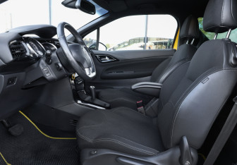Подержанный автомобиль Citroen DS3 Hatchback 2012 года (16 фото)