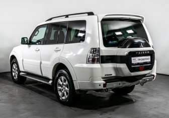 Подержанный автомобиль Mitsubishi Pajero 2019 года (7 фото)