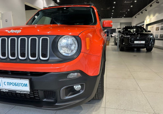Подержанный автомобиль Jeep Renegade 2018 года (8 фото)