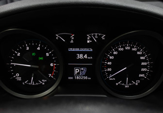 Подержанный автомобиль Toyota Land Cruiser Suv 2015 года (13 фото)