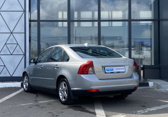 Подержанный автомобиль Volvo S40 2008 года (7 фото)
