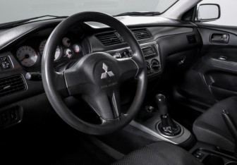 Подержанный автомобиль Mitsubishi Lancer Sedan 2007 года (13 фото)