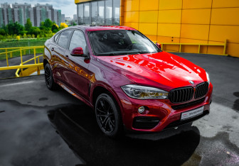 Подержанный автомобиль BMW X6 2017 года (3 фото)