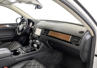 Подержанный автомобиль Volkswagen Touareg 2018 года (11 фото)