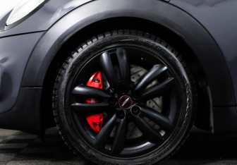 Подержанный автомобиль MINI Hatch 2017 года (26 фото)