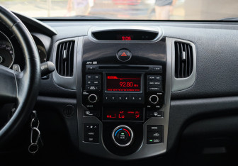 Подержанный автомобиль Kia Cerato Coupe 2010 года (10 фото)