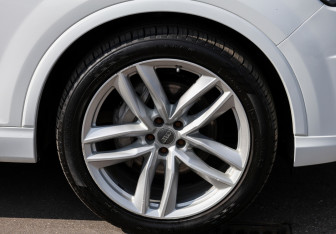 Подержанный автомобиль Audi Q7 2019 года (26 фото)