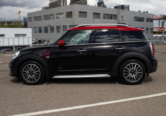 Подержанный автомобиль MINI Countryman 2018 года (8 фото)