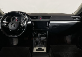 Подержанный автомобиль Skoda Superb Liftback 2021 года (12 фото)