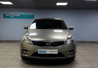 Подержанный автомобиль Kia Ceed Hatchback 2010 года (2 фото)