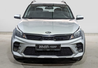 Подержанный автомобиль Kia Rio Hatchback 2021 года (2 фото)