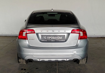 Подержанный автомобиль Volvo S60 2011 года (5 фото)