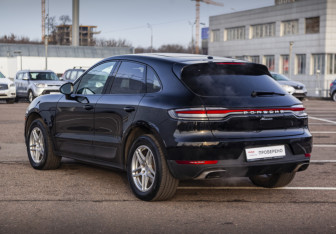 Подержанный автомобиль Porsche Macan 2021 года (7 фото)
