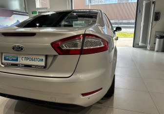 Подержанный автомобиль Ford Mondeo Sedan 2012 года (9 фото)