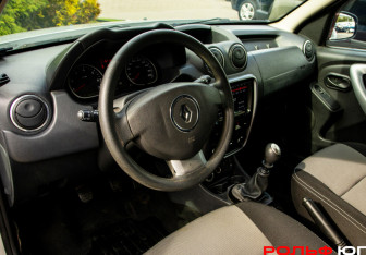 Подержанный автомобиль Renault Duster 2012 года (16 фото)