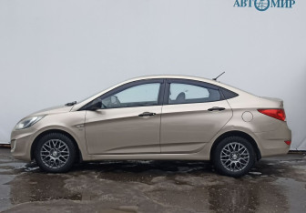 Подержанный автомобиль Hyundai Solaris Sedan 2013 года (8 фото)