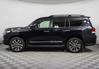 Подержанный автомобиль Toyota Land Cruiser Suv 2018 года (8 фото)