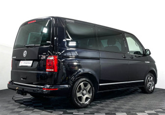 Подержанный автомобиль Volkswagen Multivan 2017 года (5 фото)