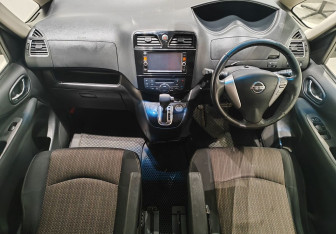 Подержанный автомобиль Nissan Serena Minivan 2014 года (10 фото)