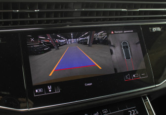 Подержанный автомобиль Audi Q8 2019 года (20 фото)